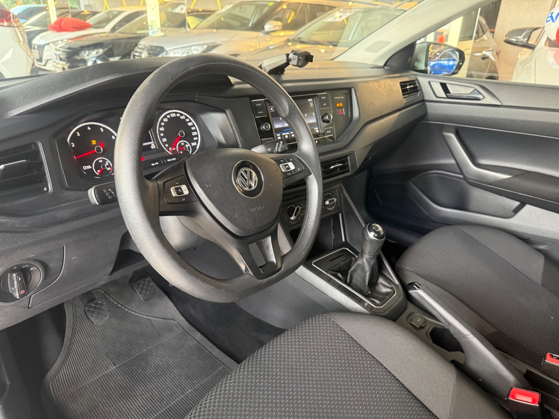 VOLKSWAGEN POLO