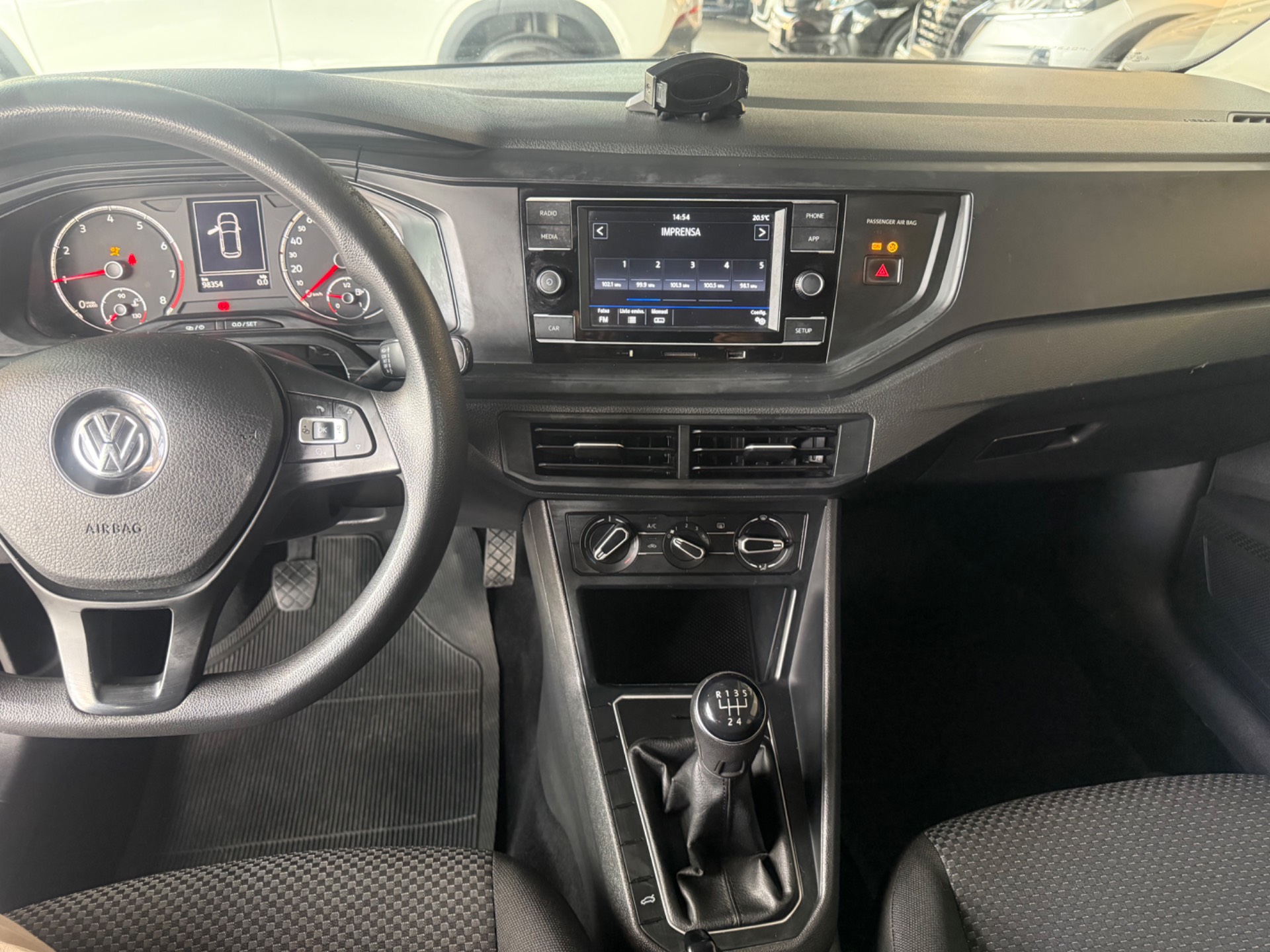 VOLKSWAGEN POLO