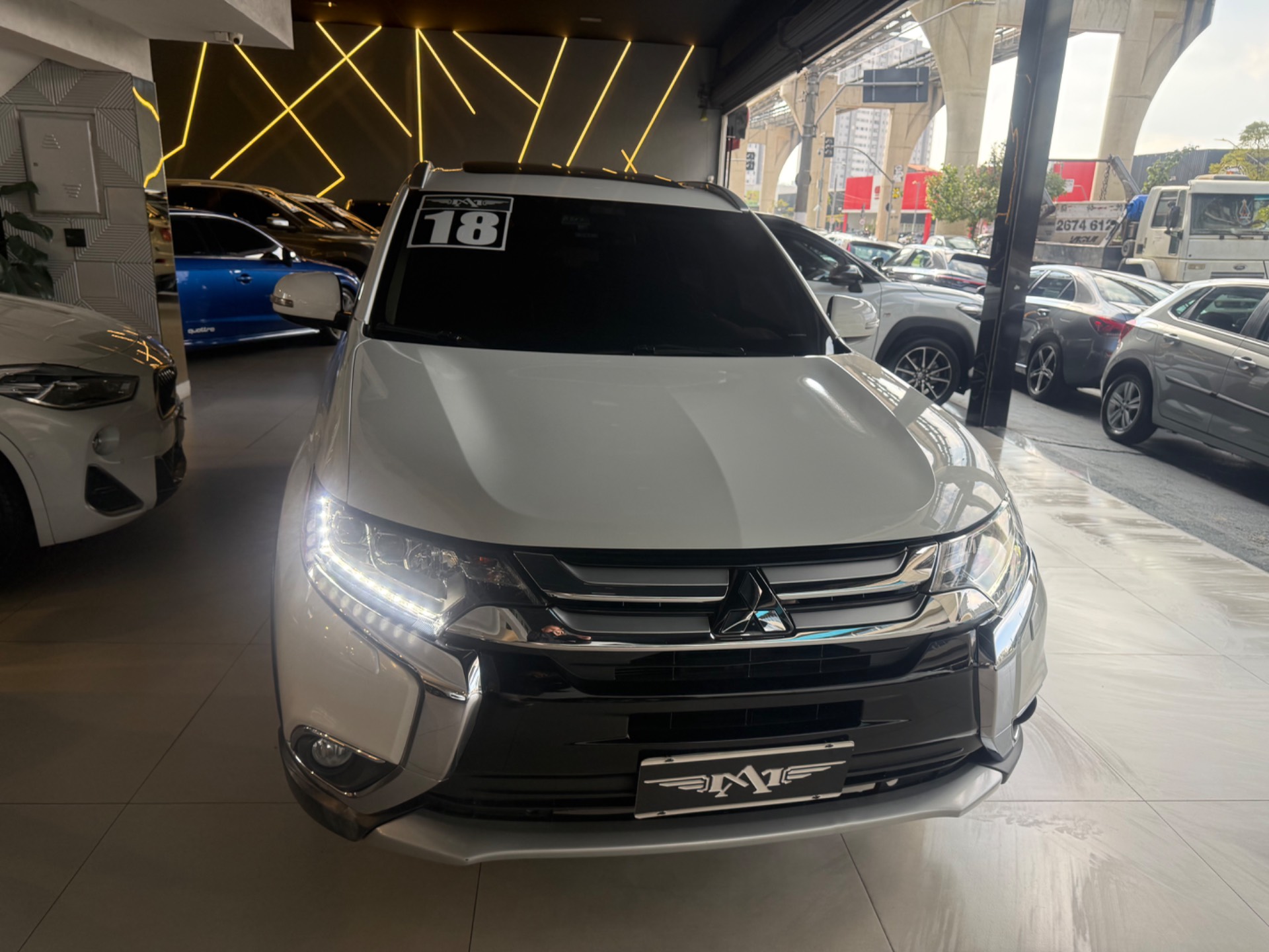 MITSUBISHI OUTLANDER