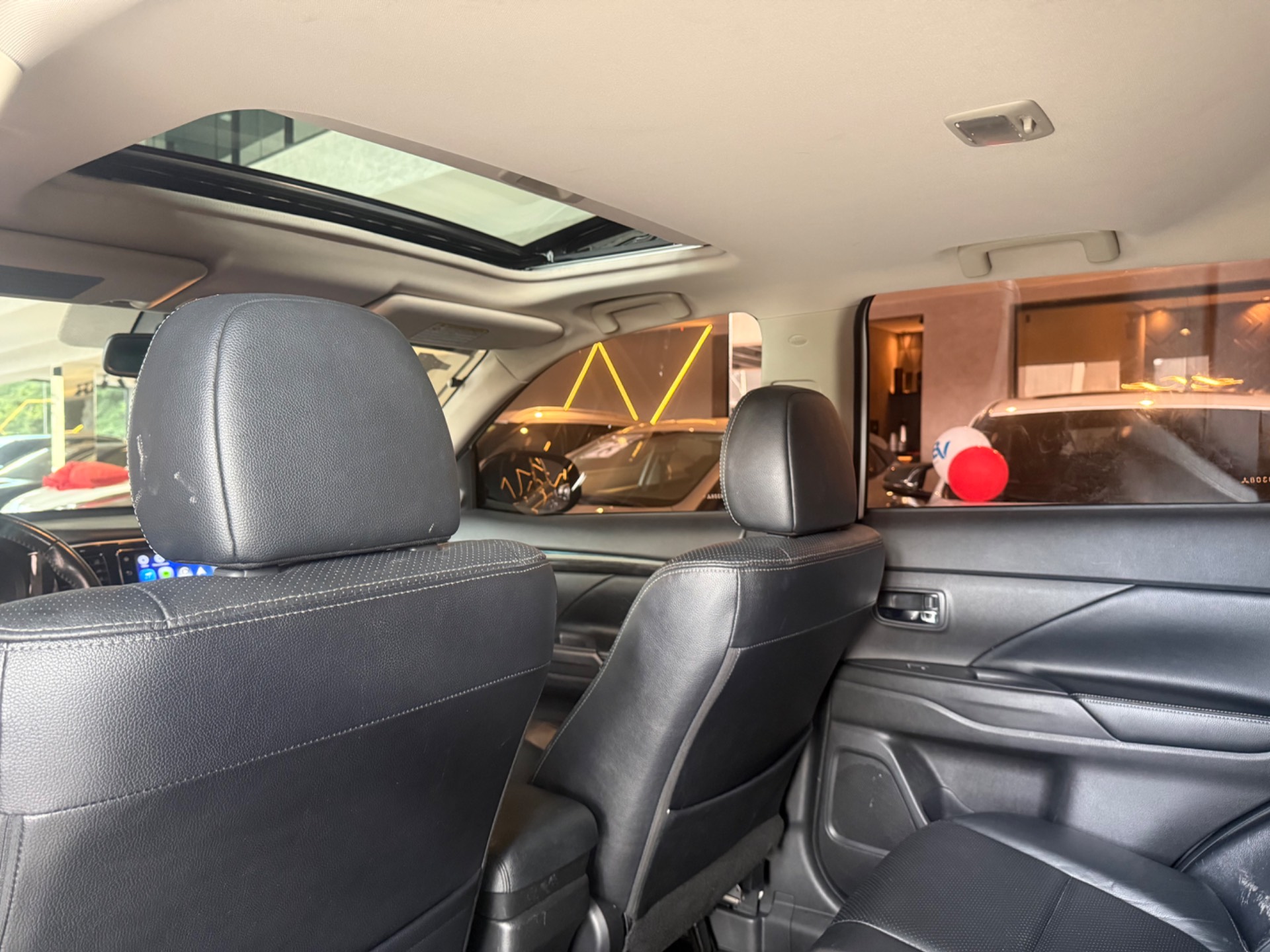 MITSUBISHI OUTLANDER