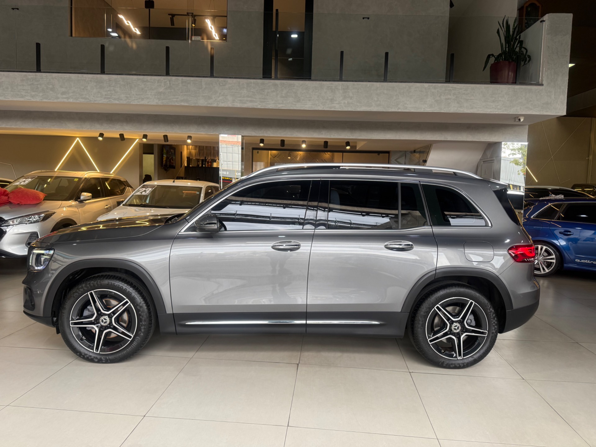 MERCEDES-BENZ GLB 200