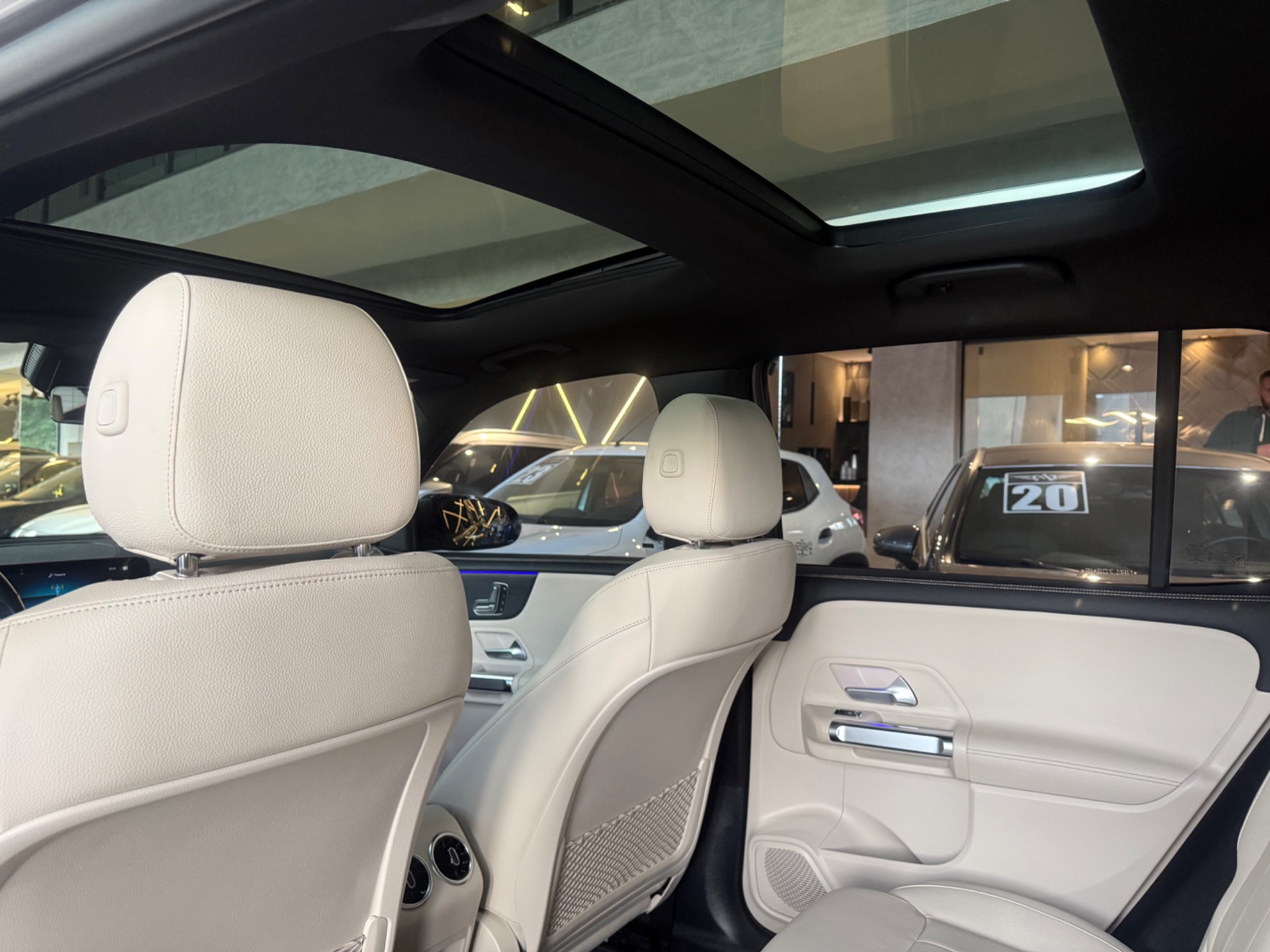 MERCEDES-BENZ GLB 200