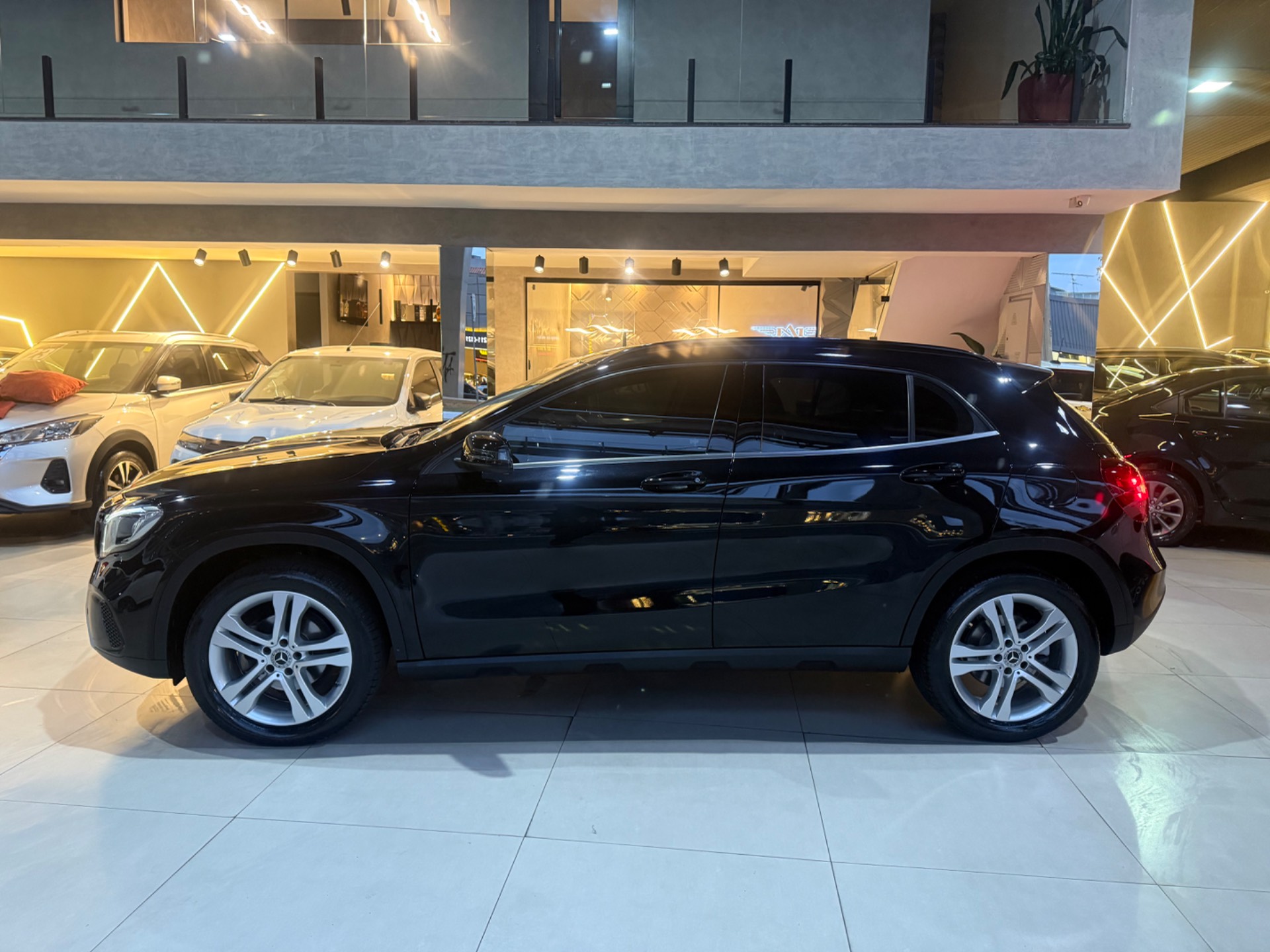 MERCEDES-BENZ GLA 200