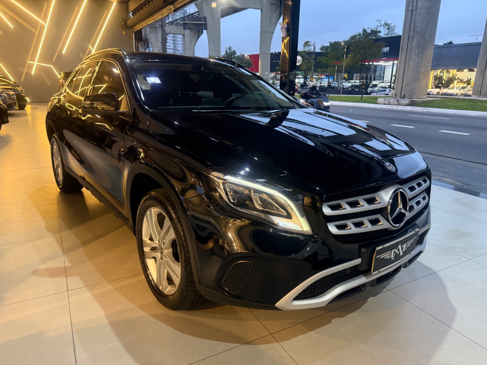 MERCEDES-BENZ GLA 200