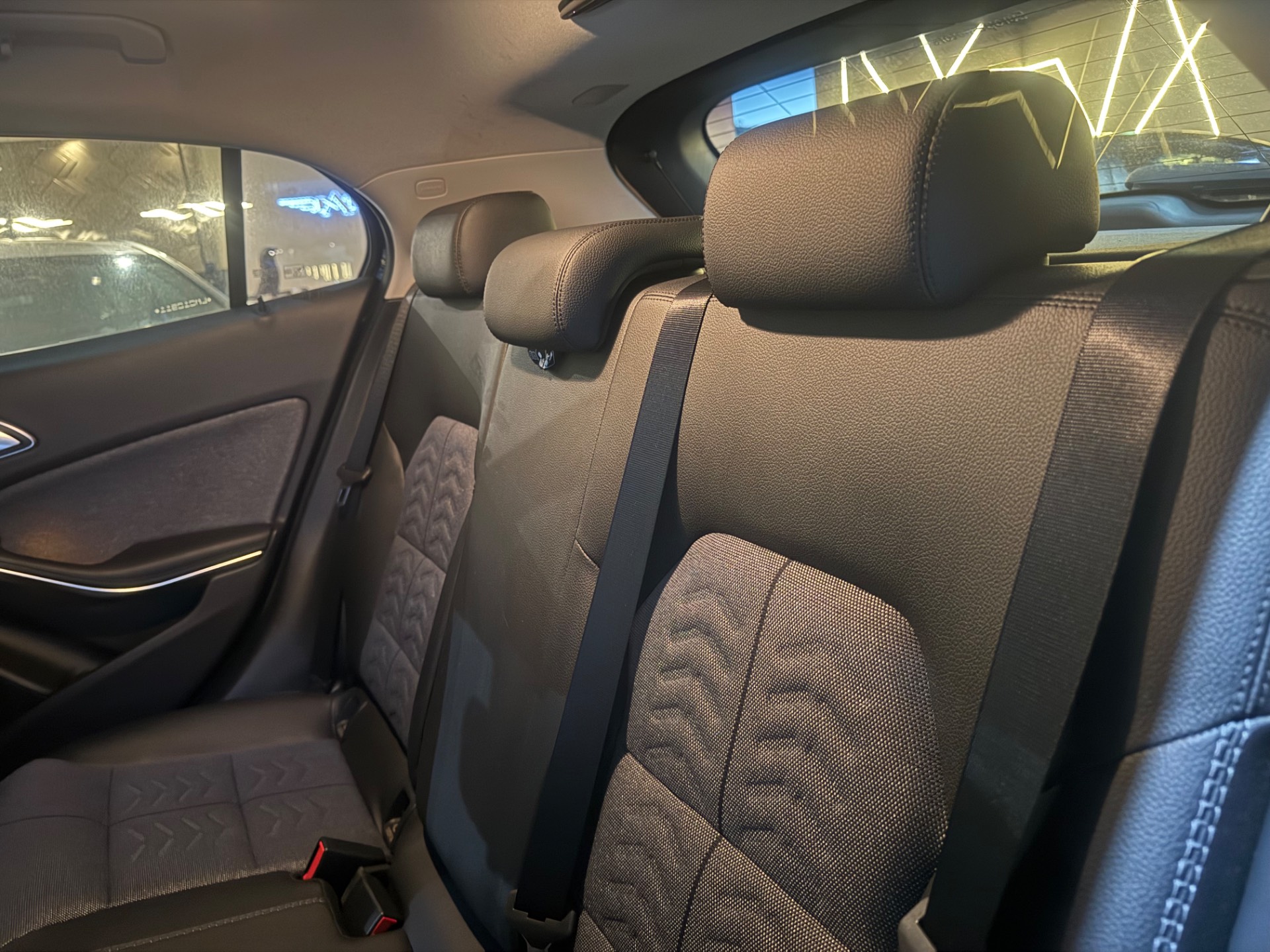 MERCEDES-BENZ GLA 200