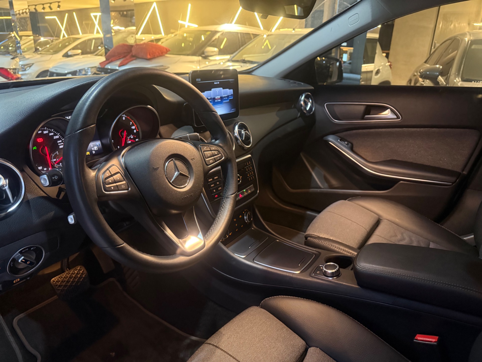 MERCEDES-BENZ GLA 200