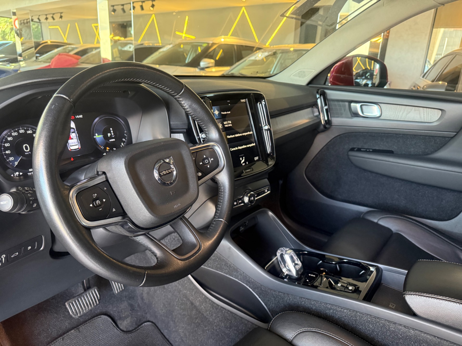 VOLVO XC40
