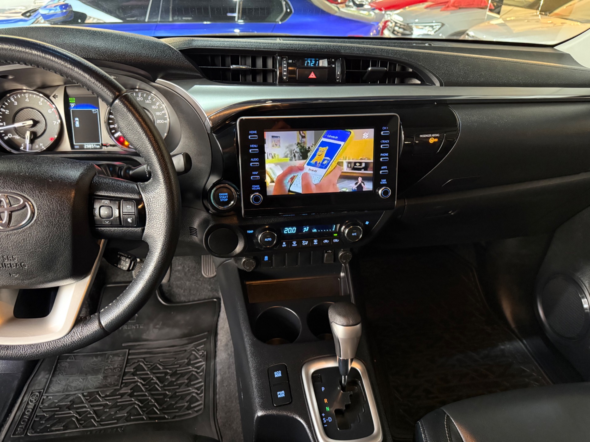 TOYOTA HILUX