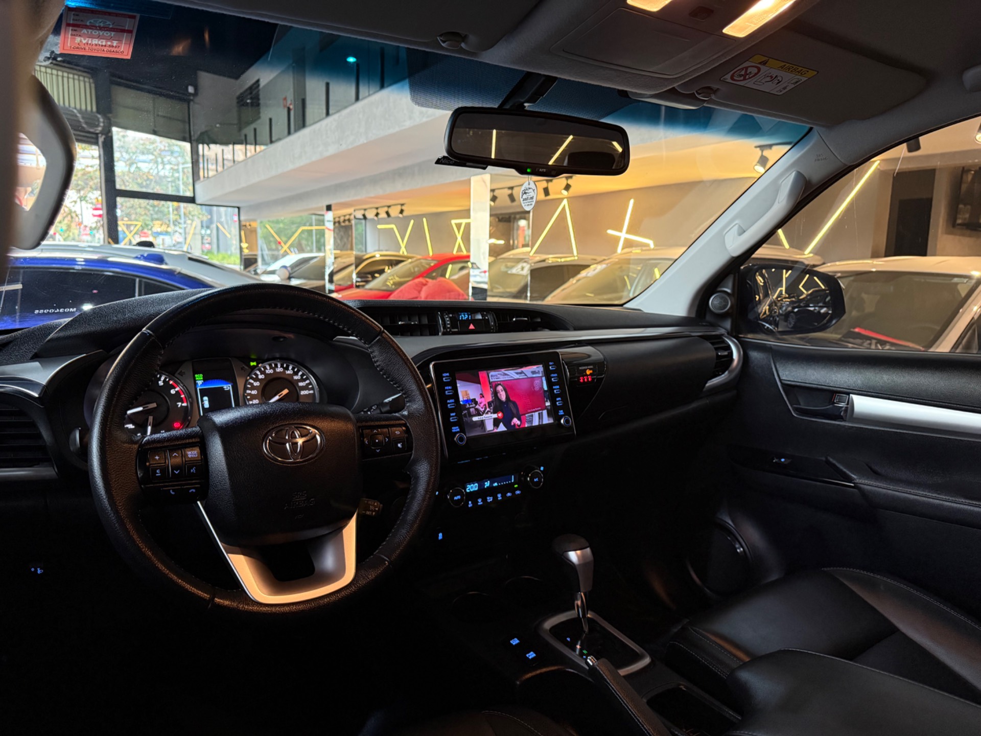 TOYOTA HILUX