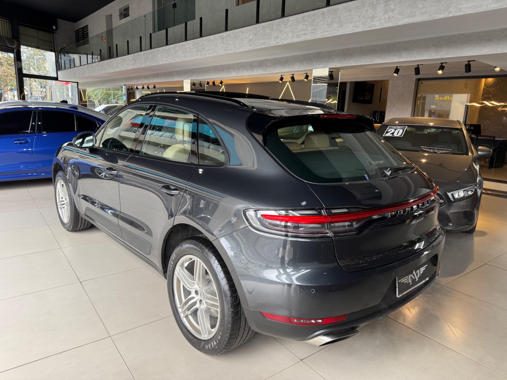PORSCHE MACAN
