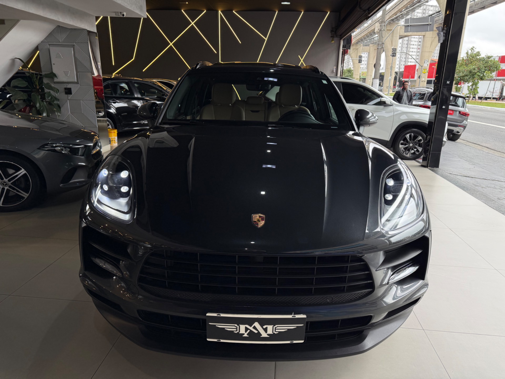 PORSCHE MACAN