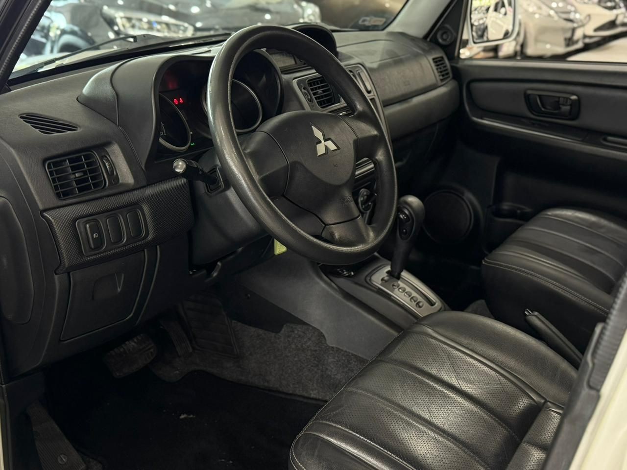 MITSUBISHI PAJERO TR4