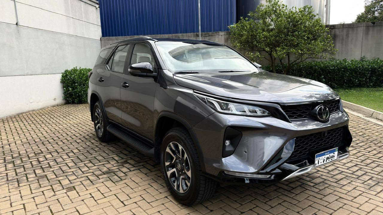 TOYOTA HILUX SW4
