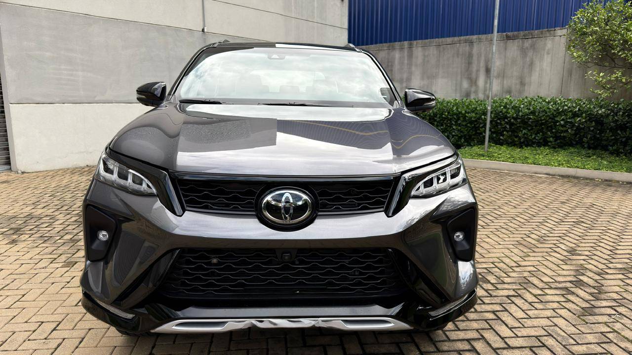 TOYOTA HILUX SW4