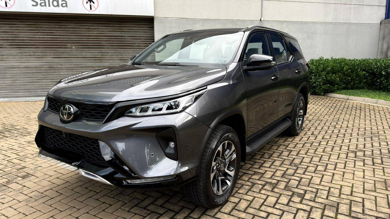 TOYOTA HILUX SW4