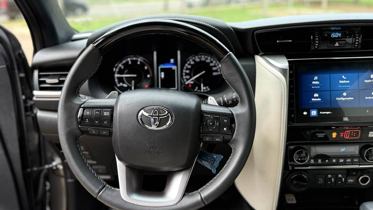 TOYOTA HILUX SW4