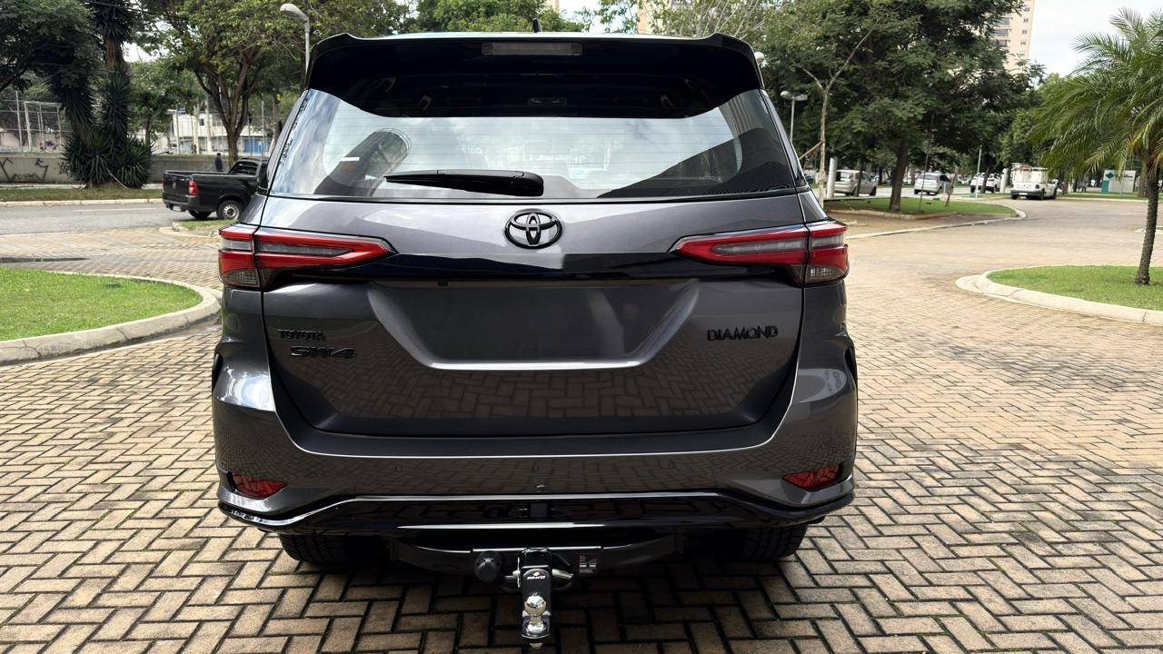 TOYOTA HILUX SW4