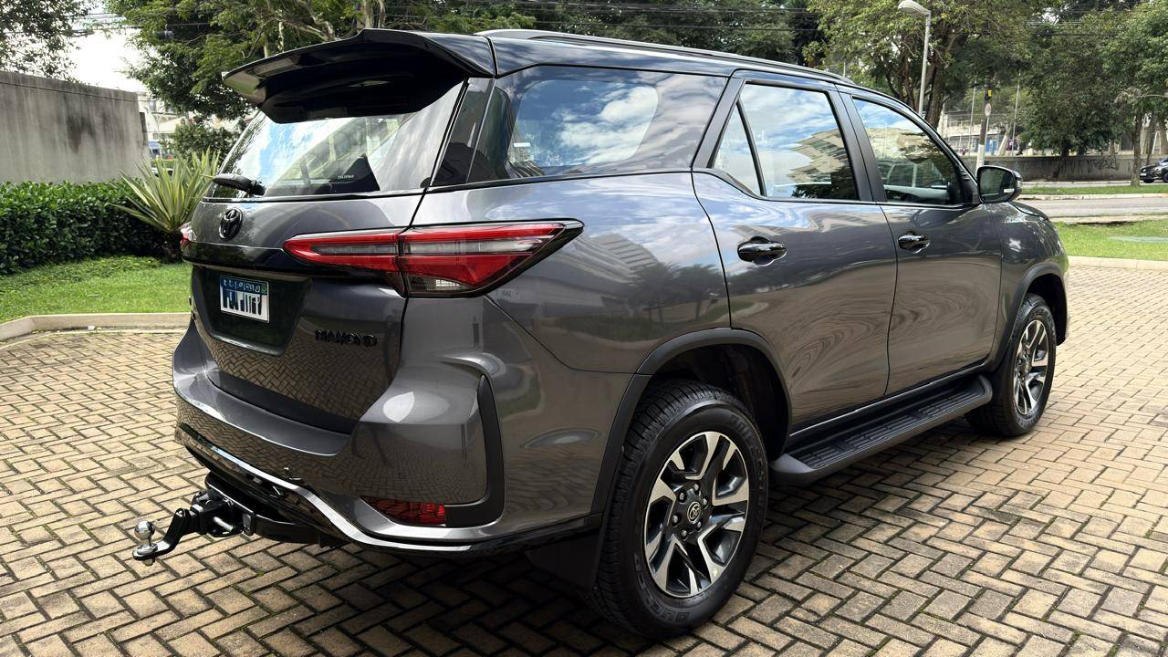 TOYOTA HILUX SW4