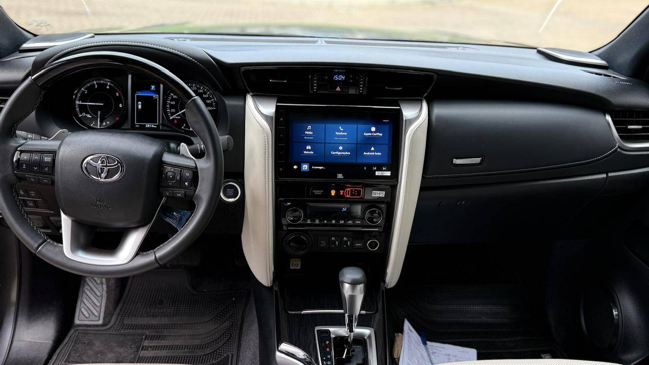 TOYOTA HILUX SW4