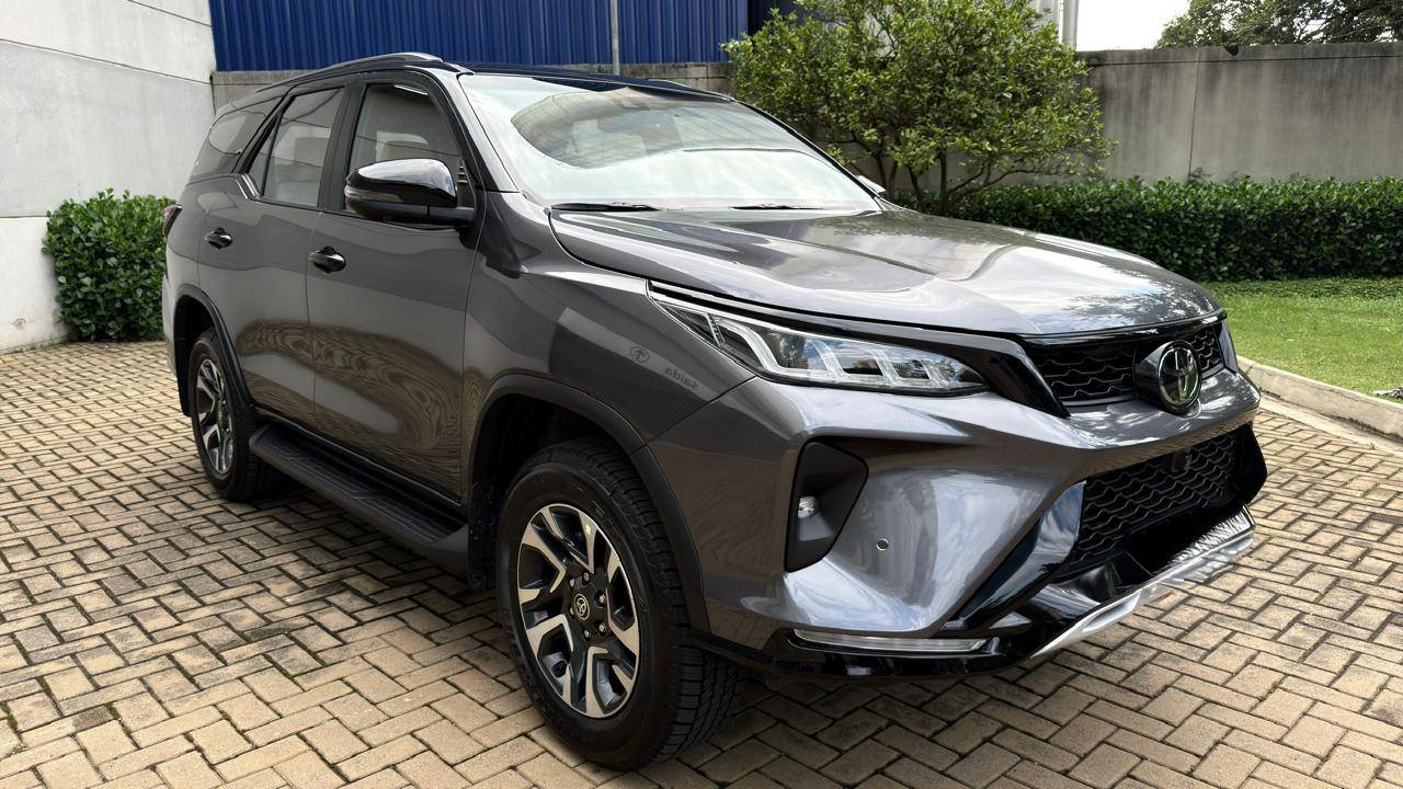 TOYOTA HILUX SW4