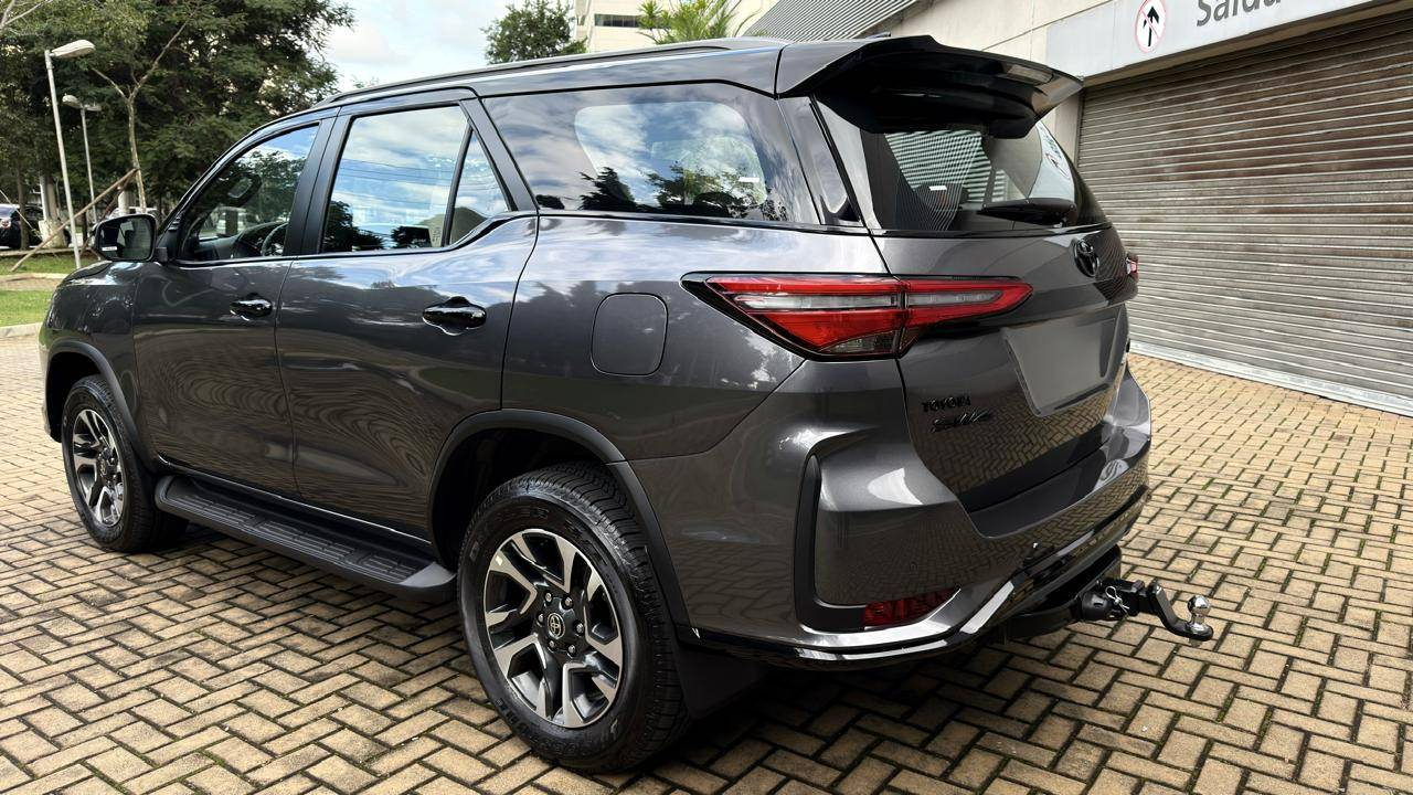 TOYOTA HILUX SW4