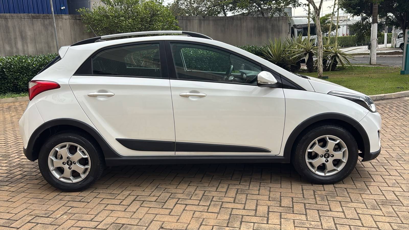 HYUNDAI HB20X