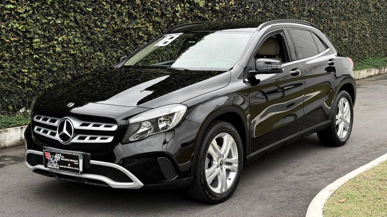 MERCEDES-BENZ GLA 200