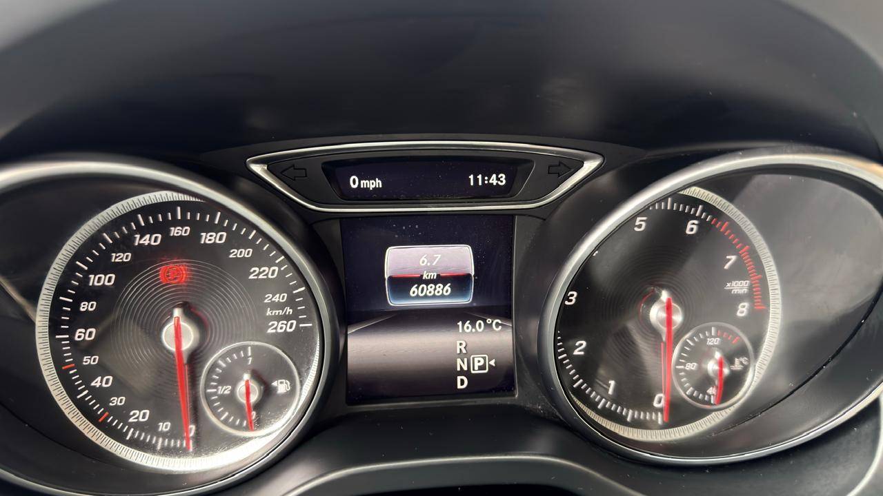 MERCEDES-BENZ GLA 200