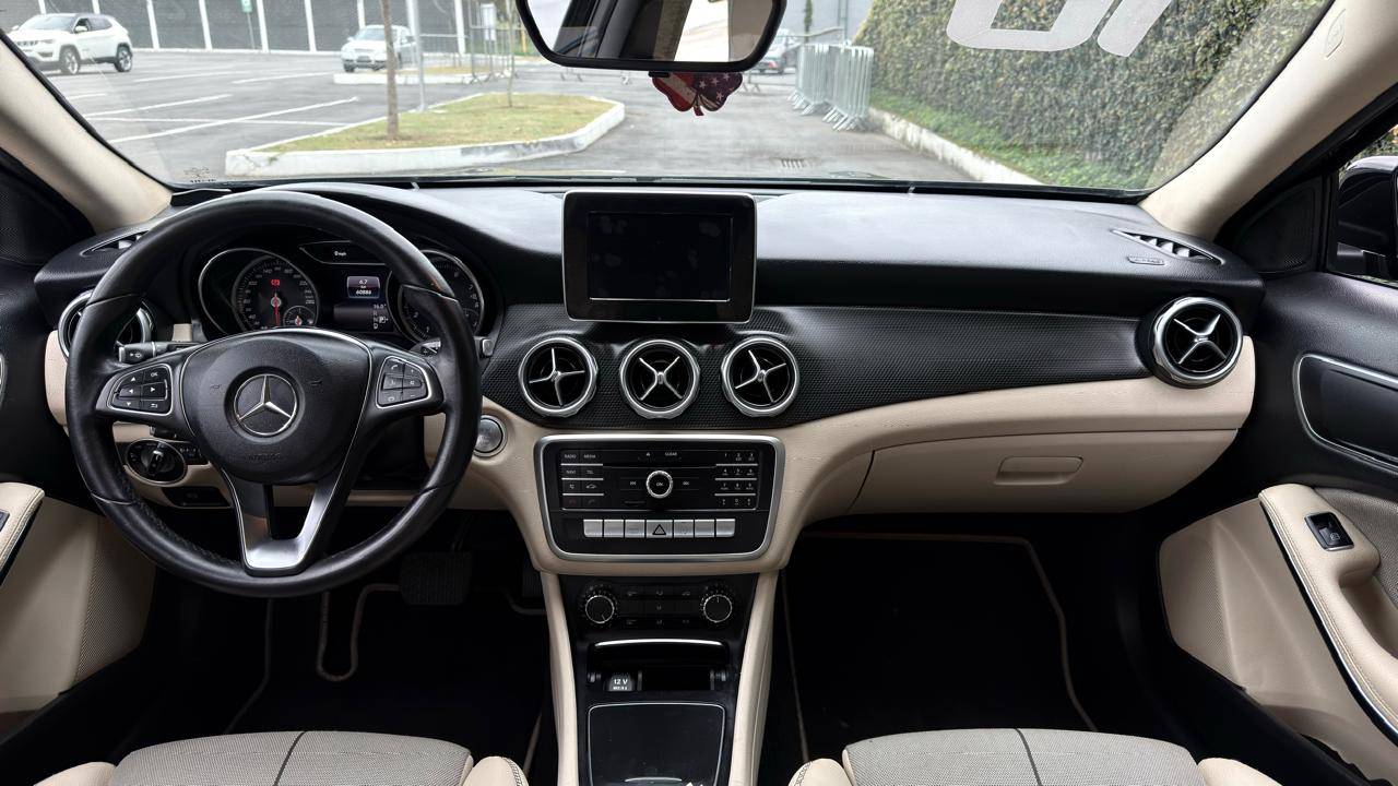 MERCEDES-BENZ GLA 200