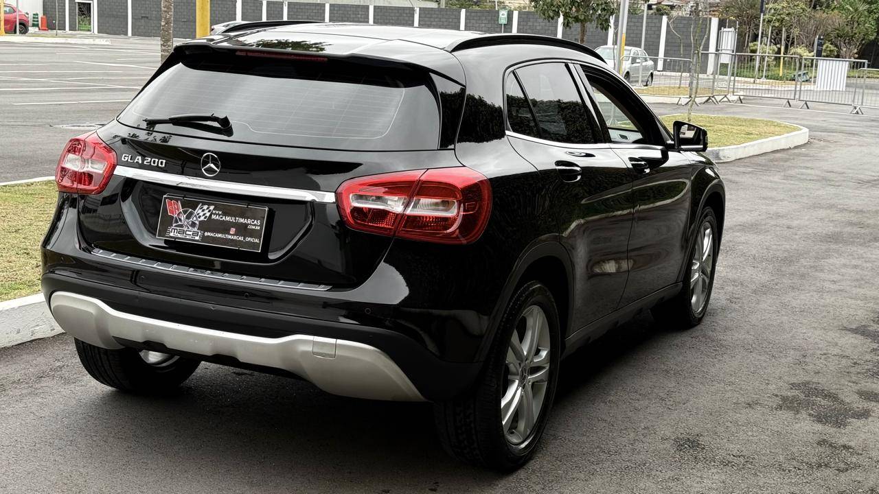 MERCEDES-BENZ GLA 200