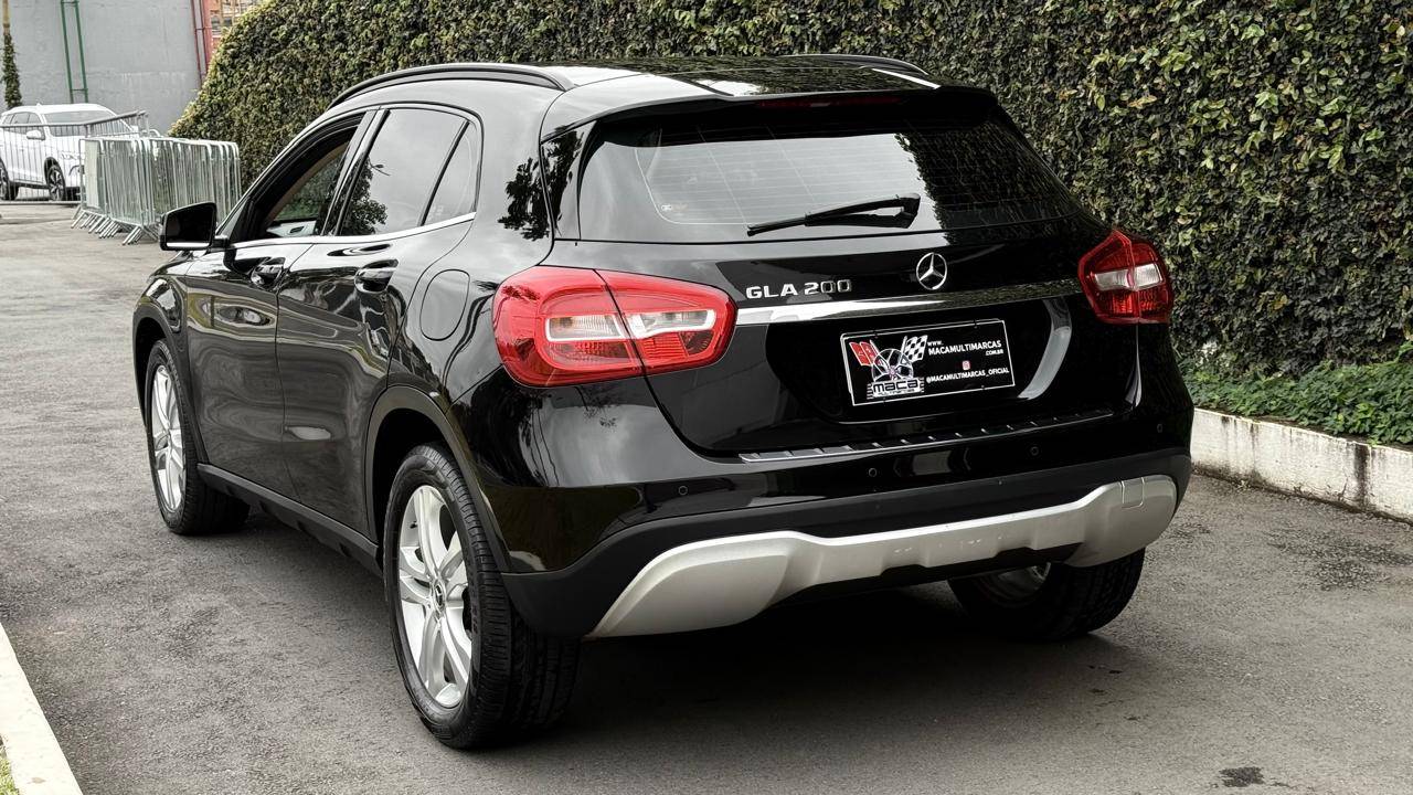 MERCEDES-BENZ GLA 200