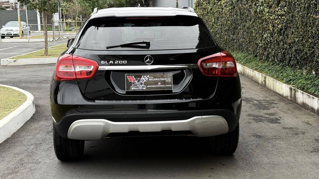 MERCEDES-BENZ GLA 200