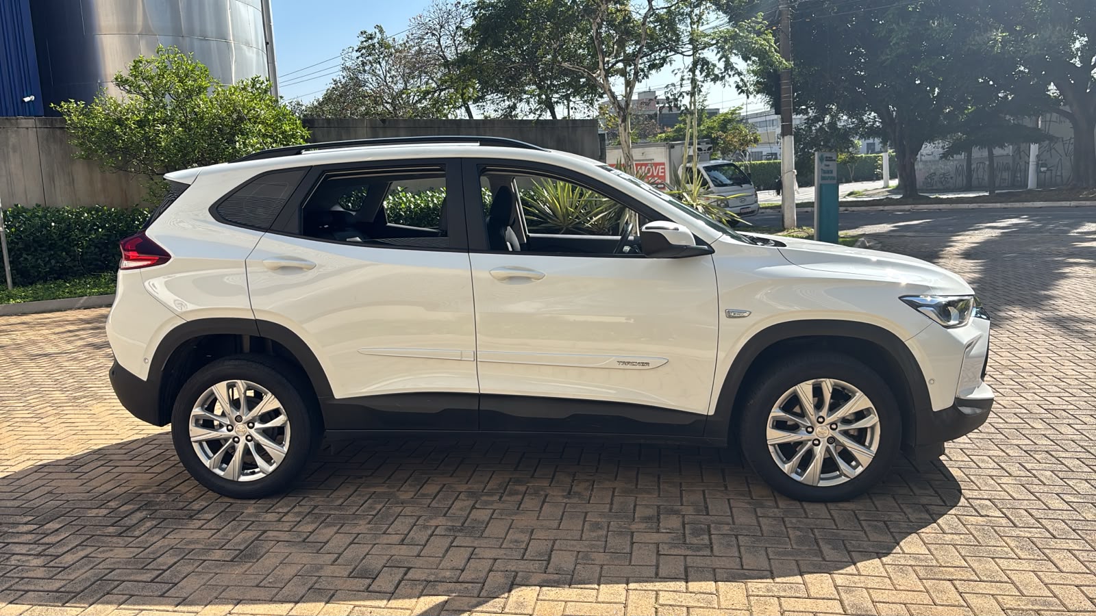 CHEVROLET TRACKER