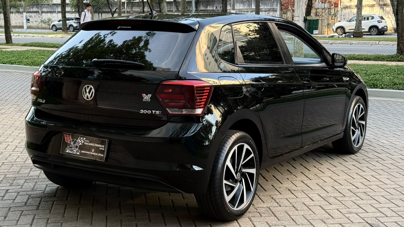 VOLKSWAGEN POLO