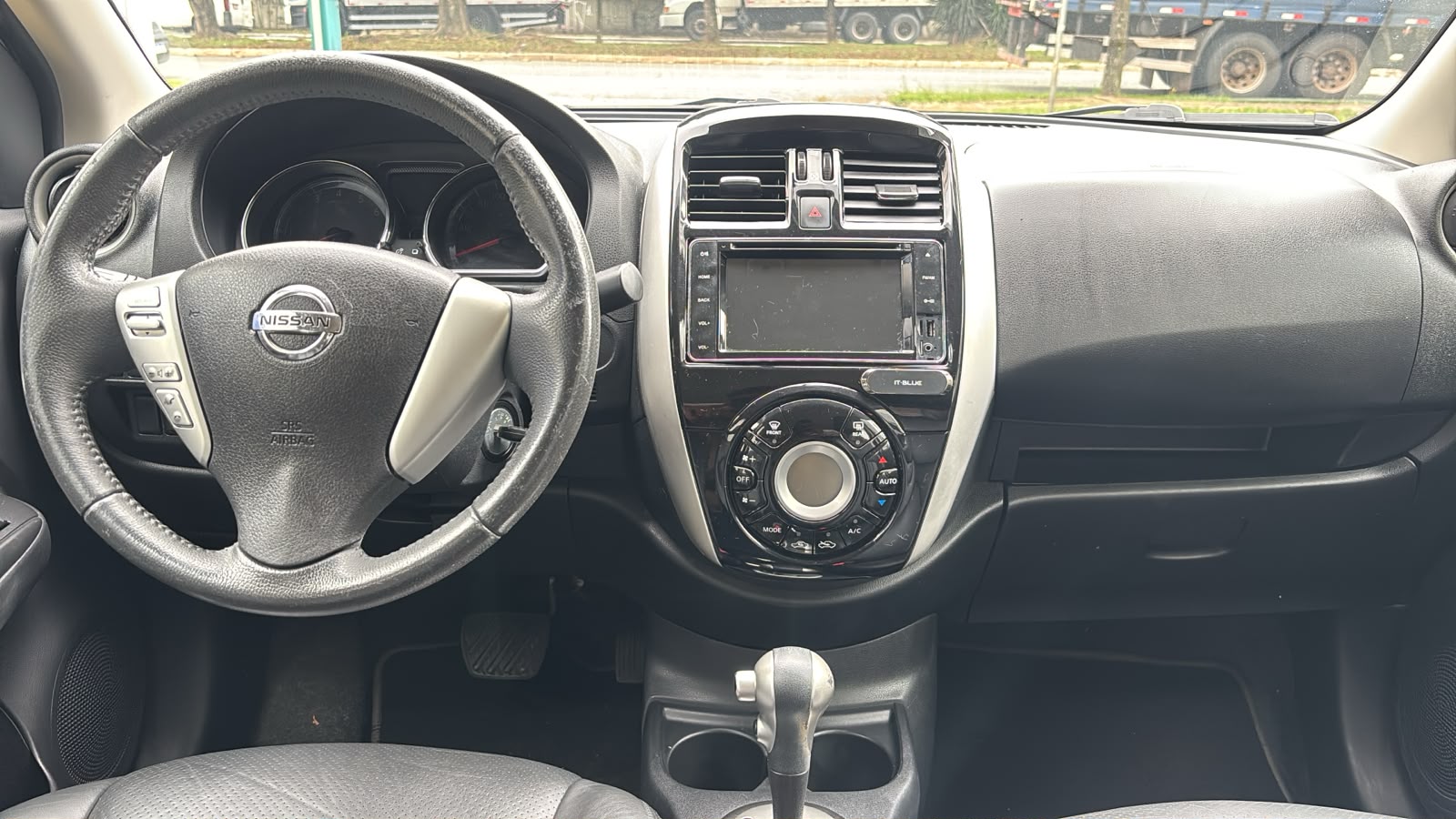 NISSAN VERSA
