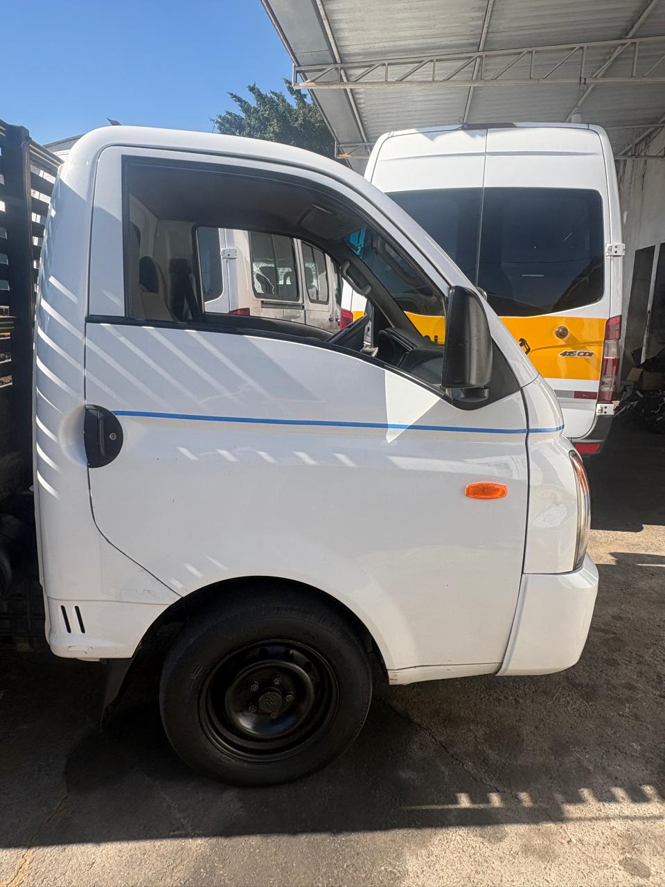 HYUNDAI HR