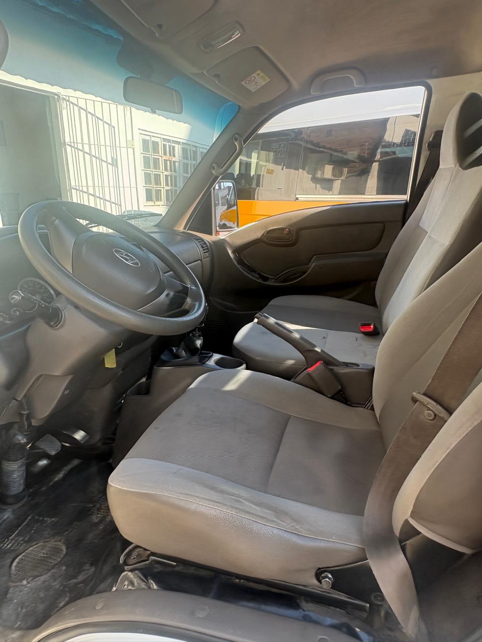 HYUNDAI HR
