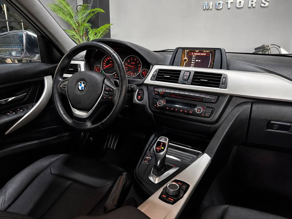 BMW 320i