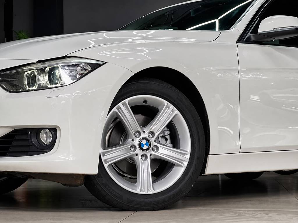 BMW 320i