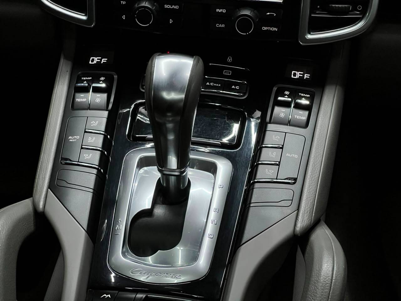 PORSCHE CAYENNE