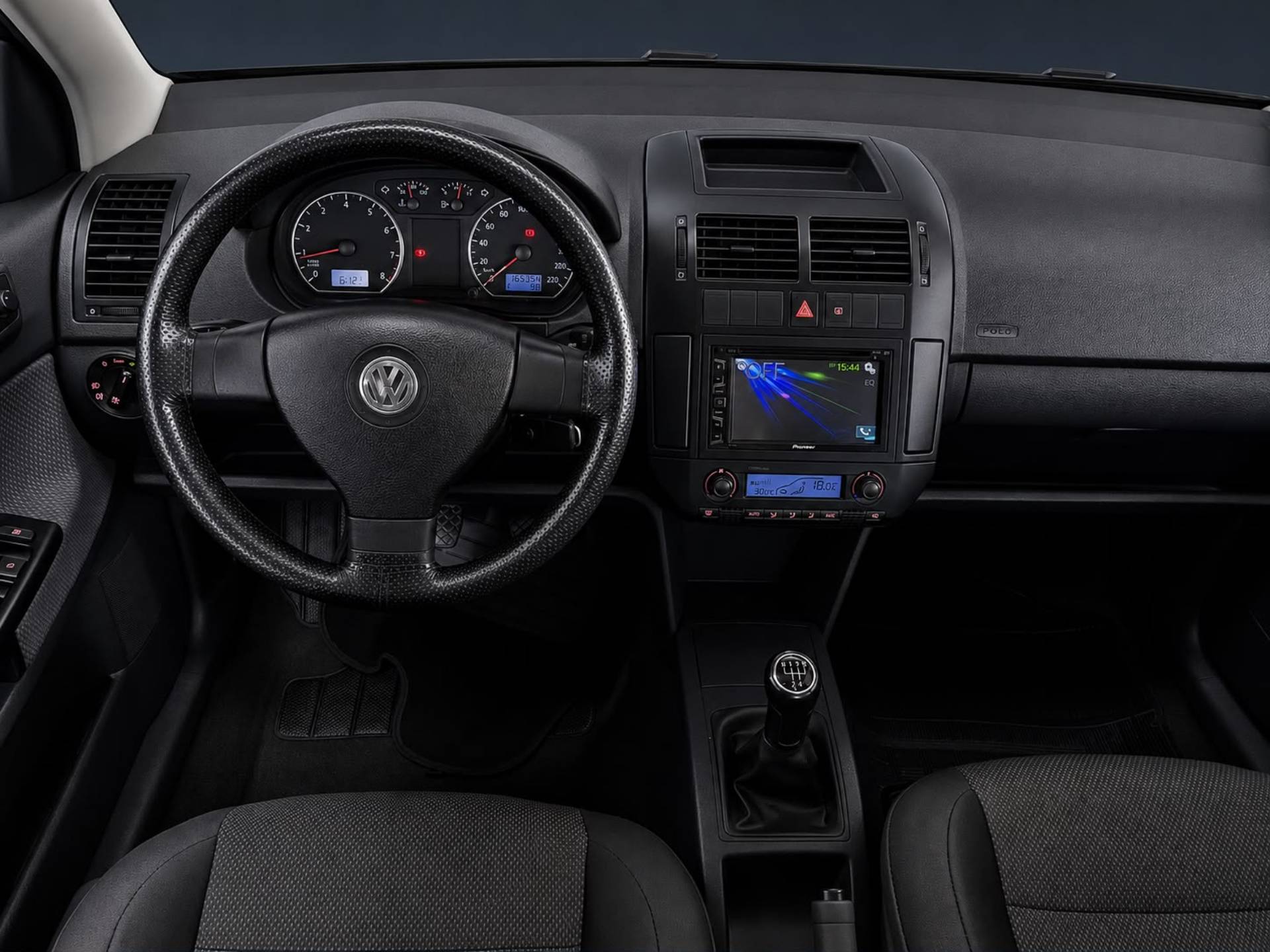 VOLKSWAGEN POLO SEDAN