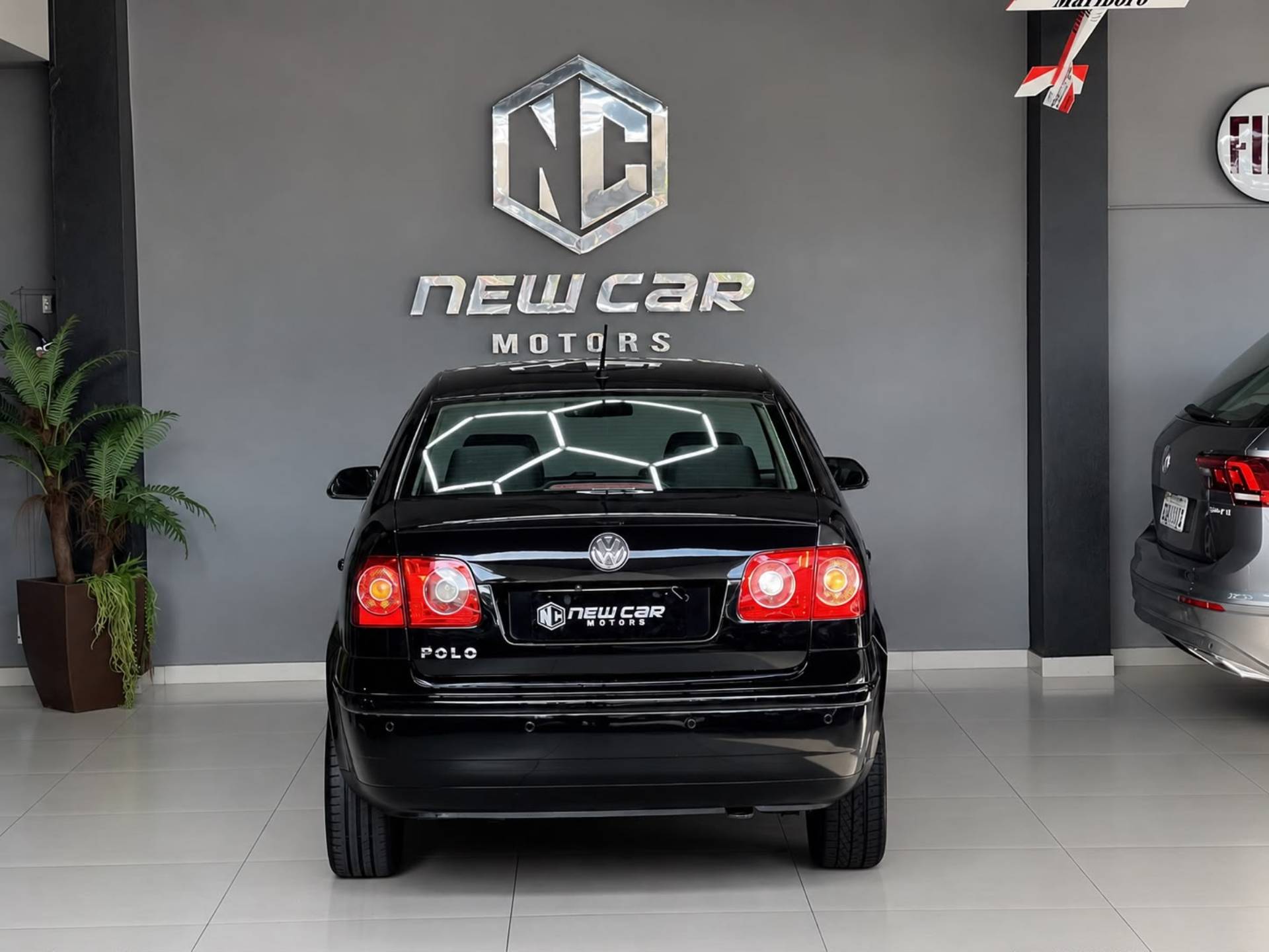 VOLKSWAGEN POLO SEDAN