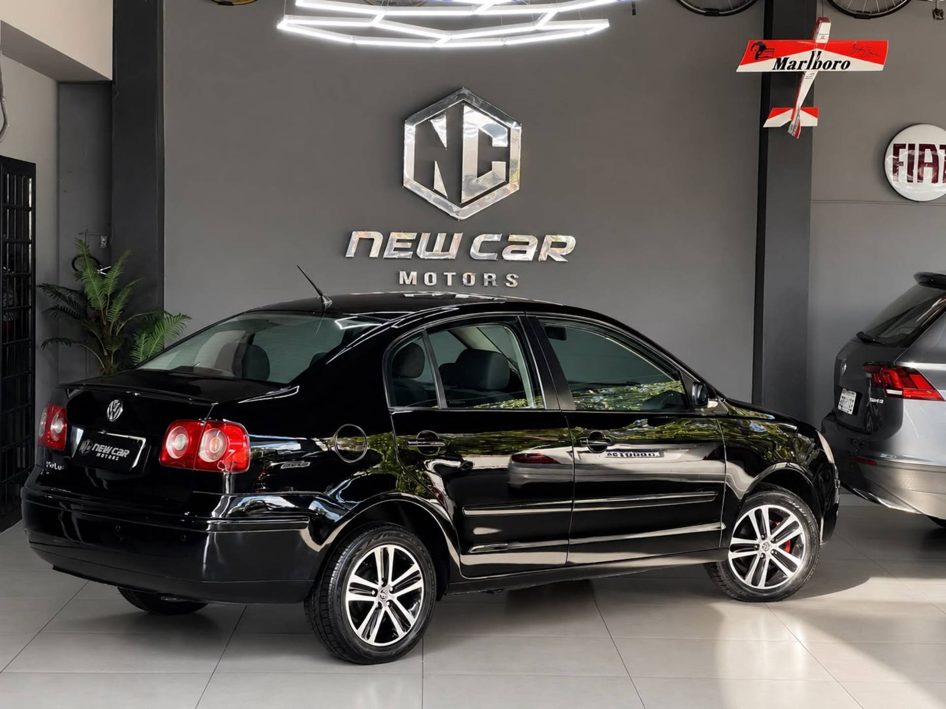 VOLKSWAGEN POLO SEDAN