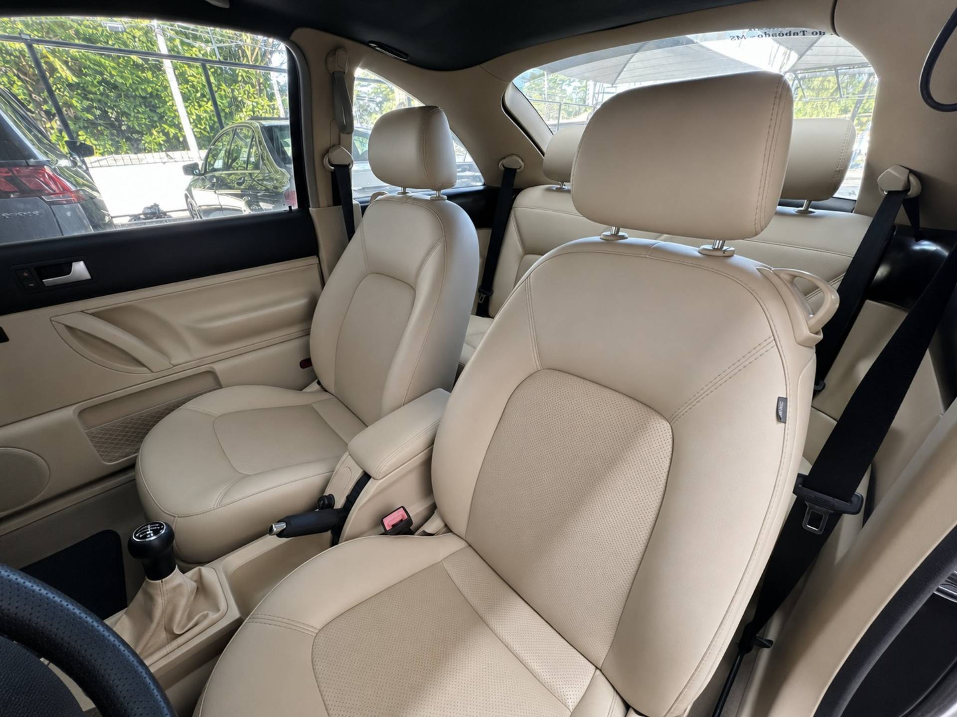 VOLKSWAGEN NEW BEETLE