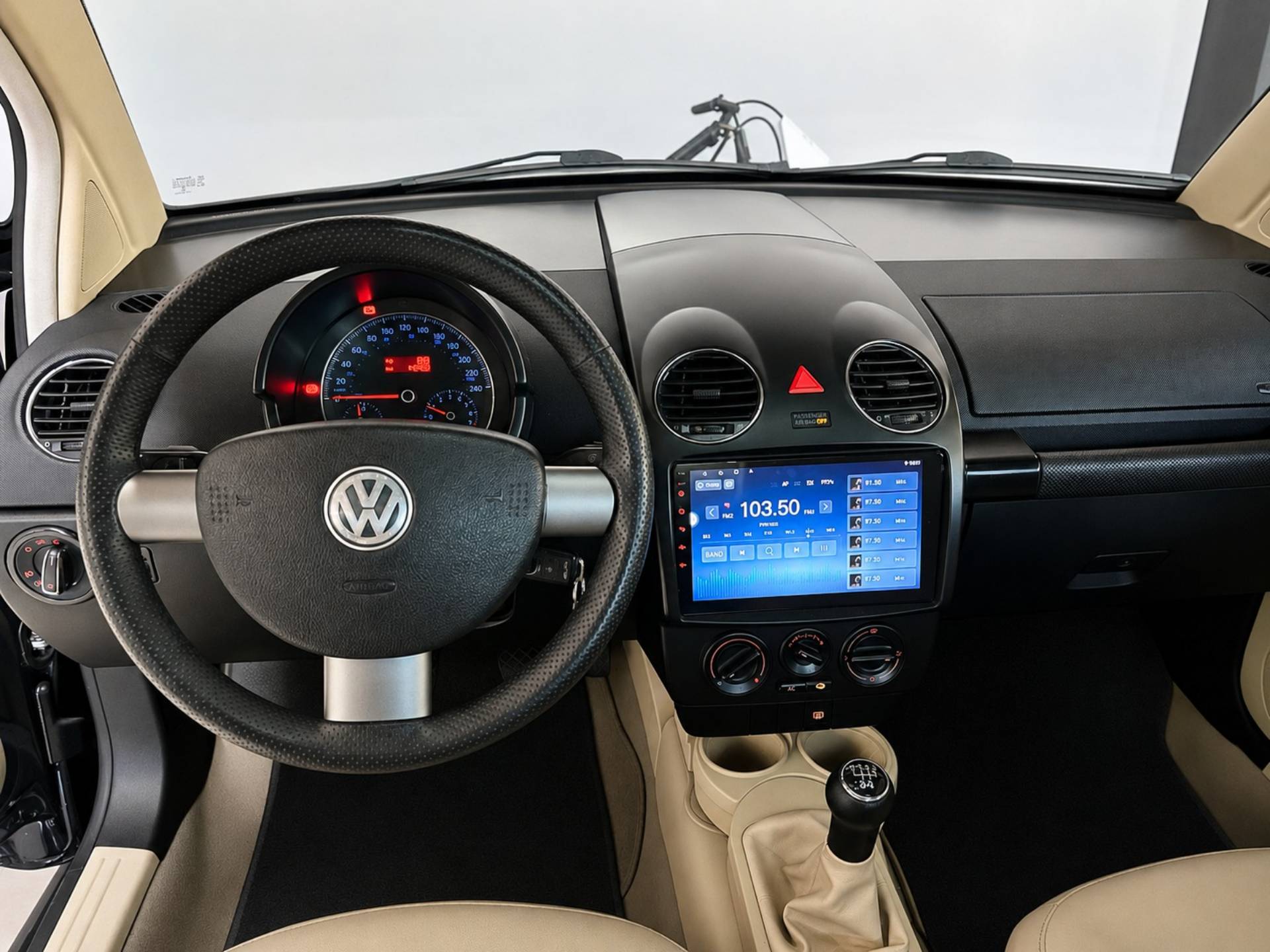 VOLKSWAGEN NEW BEETLE