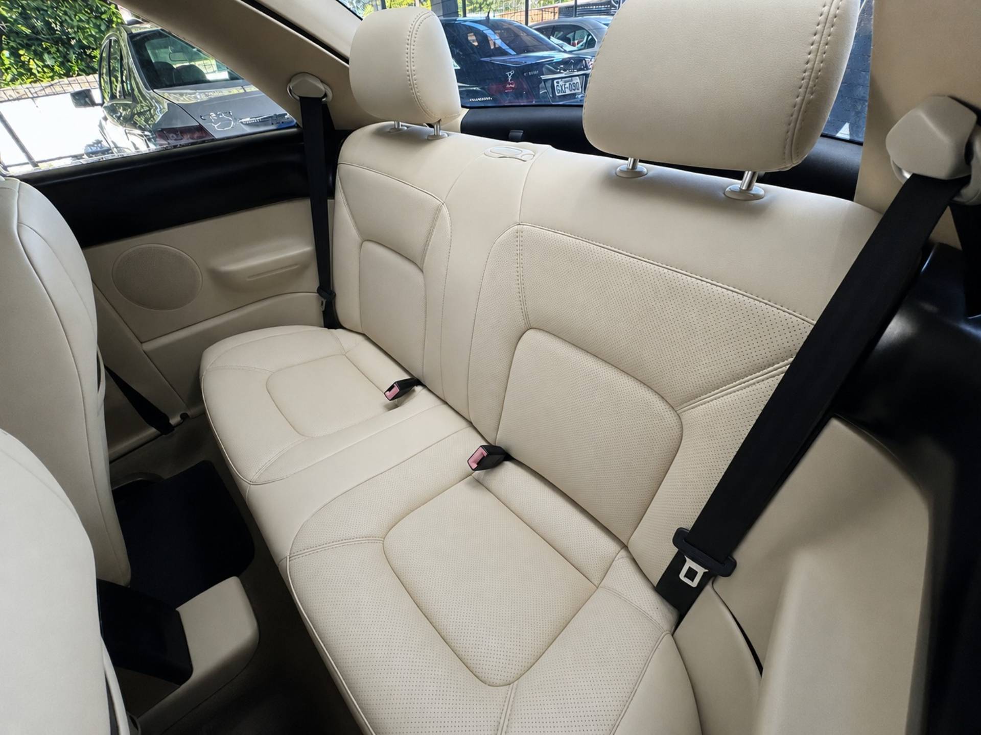 VOLKSWAGEN NEW BEETLE