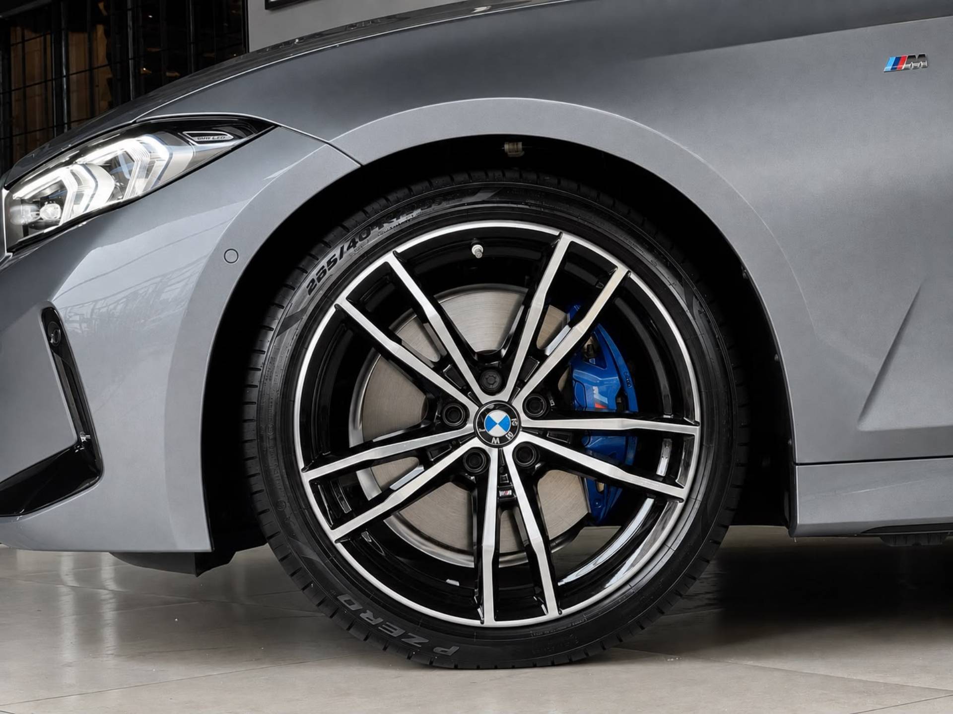 BMW 320i