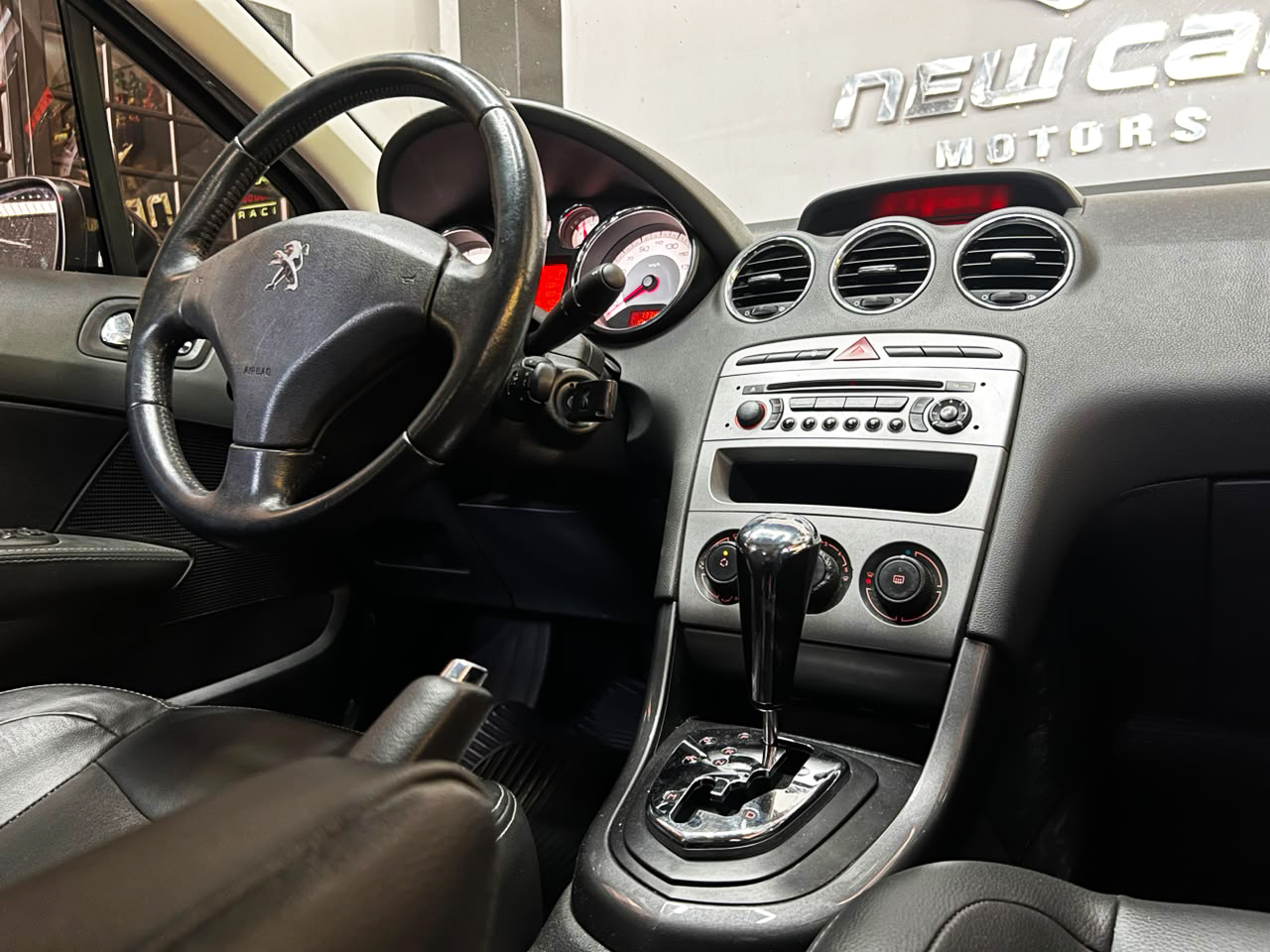 PEUGEOT 408