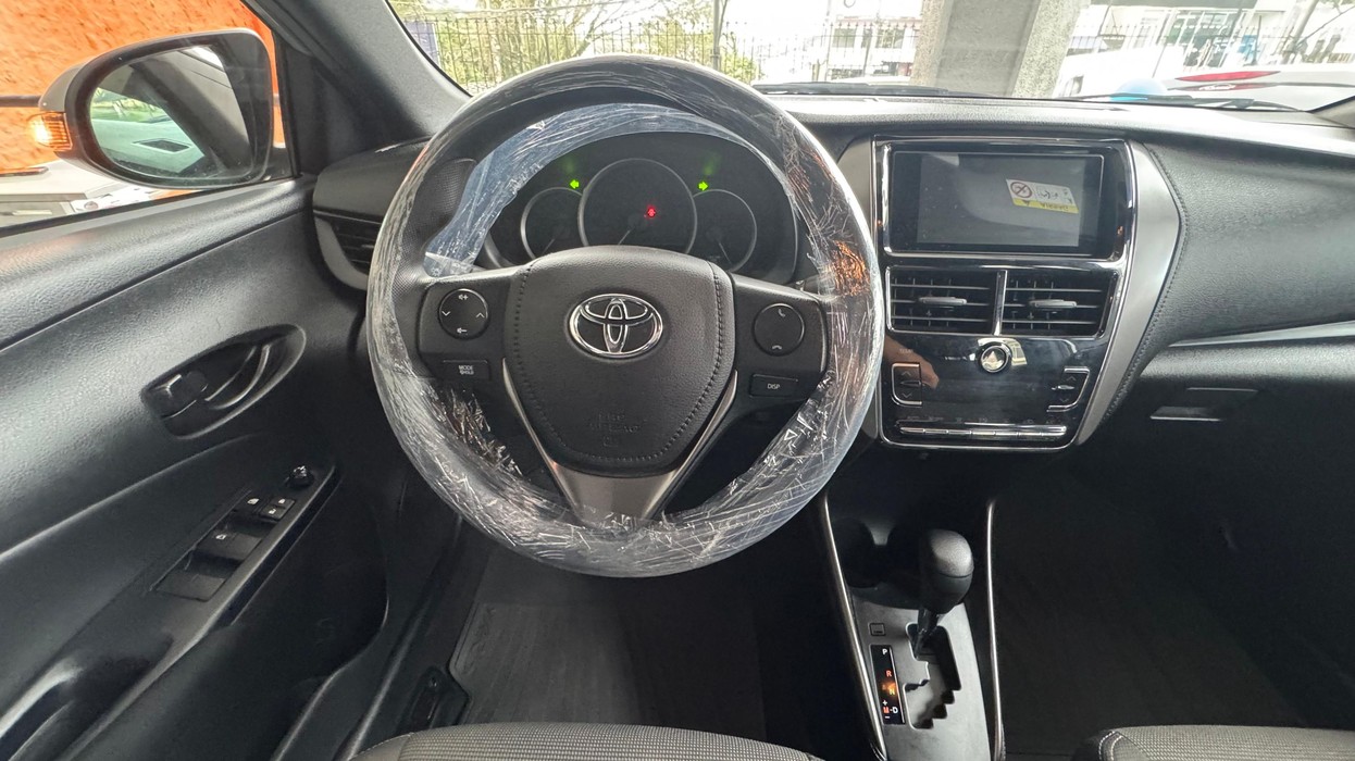 TOYOTA YARIS 1.5 XL