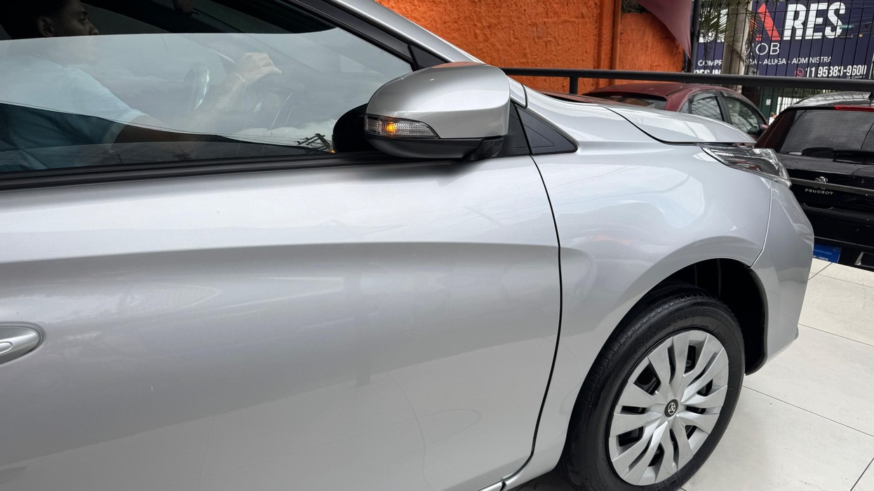 TOYOTA YARIS 1.5 XL